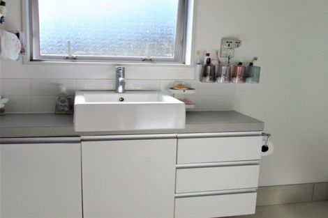 Photo of property in 64 Saddleback Grove, Karori, Wellington, 6012