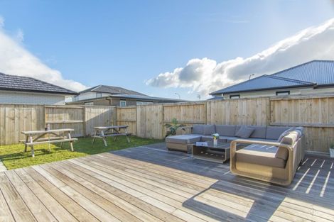 Photo of property in 63 Te Kio Crescent, Papamoa Beach, Papamoa, 3118