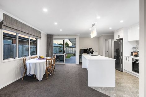 Photo of property in 12 Furlong Road, Papamoa, 3118