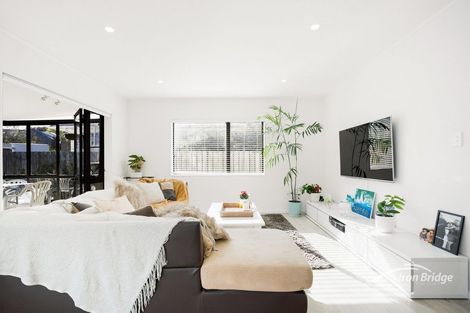 Photo of property in 2/5 Argyle Terrace, Milford, Auckland, 0620