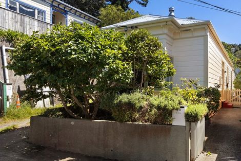 Photo of property in 70 Te Wharepouri Street, Berhampore, Wellington, 6023