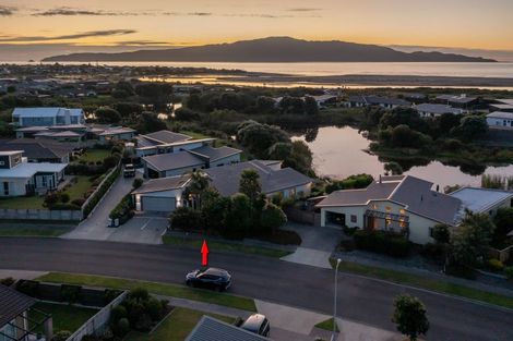 Photo of property in 5 Hana Udy Place, Paraparaumu Beach, Paraparaumu, 5032