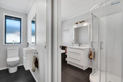 Photo of property in 25 Fernbrook Drive, Hurworth, New Plymouth, 4310