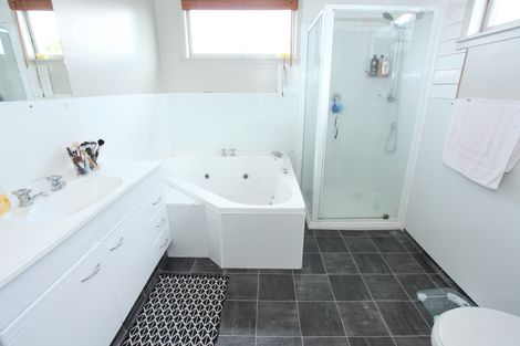 Photo of property in 57 Wainui Road, Raglan, 3225