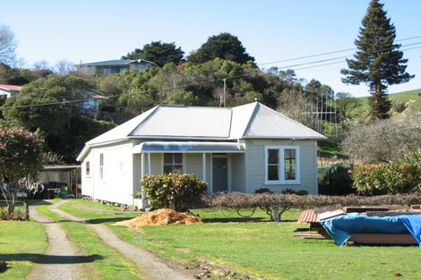 Photo of property in 12 Station Road, Hunterville, 4730