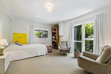 Photo of property in 10 Lyons Avenue, Murrays Bay, Auckland, 0630