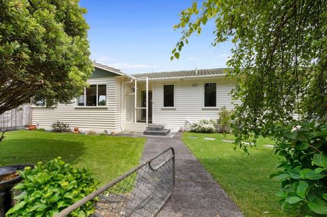 Photo of property in 410 South Road, Omata, New Plymouth, 4374