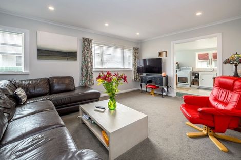 Photo of property in 6 Victoria Street, Carterton, 5713