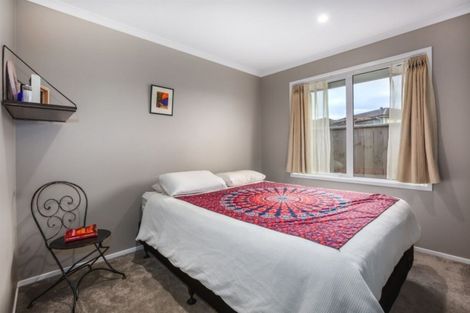 Photo of property in 2 Grace Cove, Aotea, Porirua, 5024