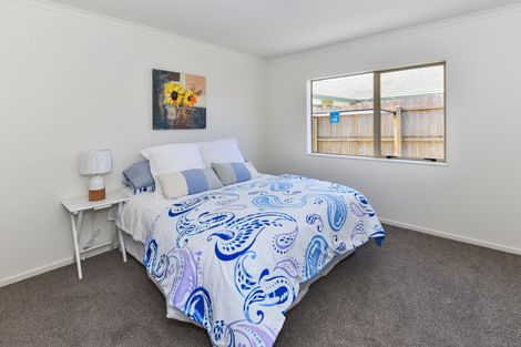 Photo of property in 50 Lothian Brae, Wattle Downs, Auckland, 2103