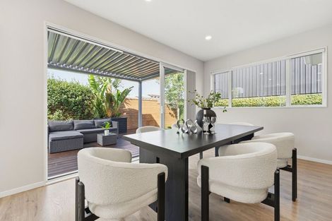 Photo of property in 17a Lake Pupuke Drive, Takapuna, Auckland, 0622