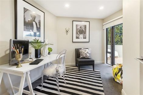 Photo of property in 5 Bunker Way, Strathmore Park, Wellington, 6022