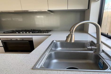 Photo of property in 98 Cardiff Road, Pakuranga, Auckland, 2010