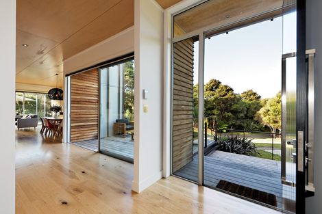 Photo of property in 27 Cochran Road, Oratia, Auckland, 0604