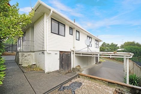 Photo of property in 6 Cobham Crescent, Kelston, Auckland, 0602