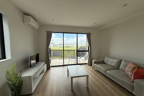 Photo of property in 12/17 Barneys Farm Road, Clendon Park, Auckland, 2103