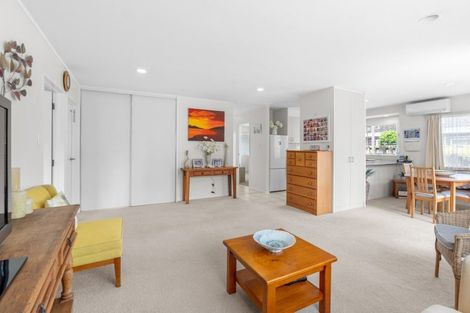 Photo of property in 7/28a Godley Road, Green Bay, Auckland, 0604