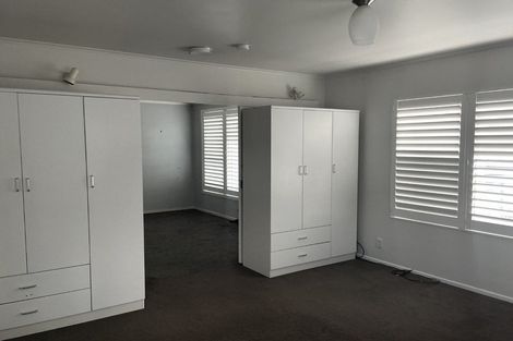 Photo of property in 8 Divich Avenue, Te Atatu South, Auckland, 0610