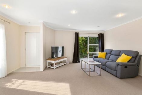 Photo of property in 29a Turville Crescent, Newlands, Wellington, 6037