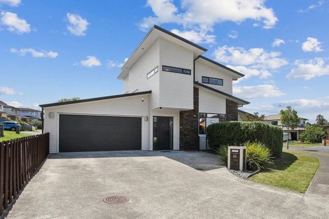 Photo of property in 22 Midhurst Avenue, Henderson, Auckland, 0612