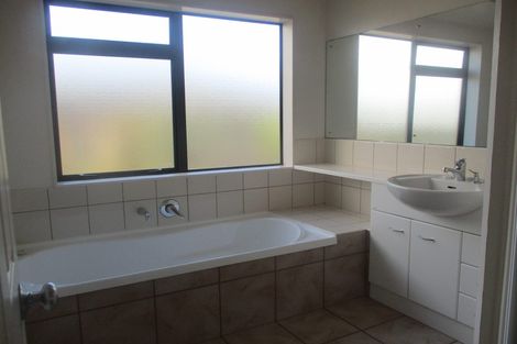 Photo of property in 10 Waimarino Road, Weymouth, Auckland, 2103