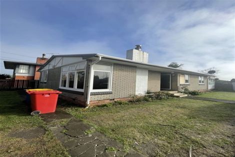 Photo of property in 19 Yeovil Road, Te Atatu Peninsula, Auckland, 0610