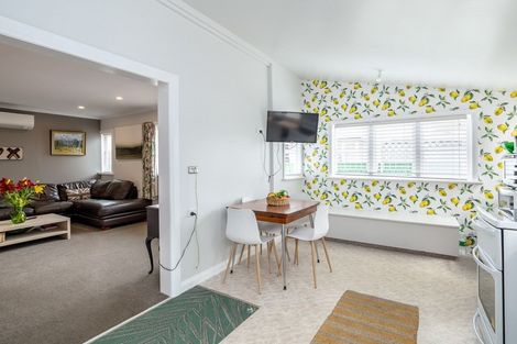 Photo of property in 6 Victoria Street, Carterton, 5713