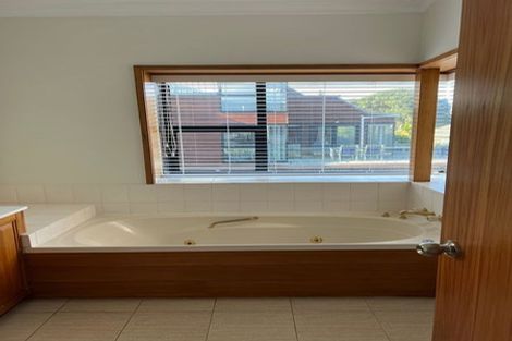 Photo of property in 9 Poaka Place, Beach Haven, Auckland, 0626