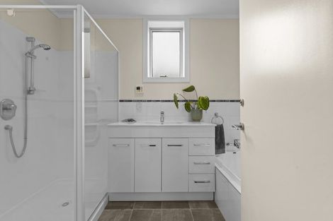 Photo of property in 64 O'halloran Road, Howick, Auckland, 2014