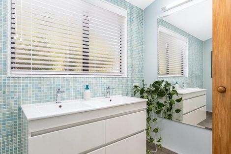 Photo of property in 33 Paremata Haywards Road, Pauatahanui, Porirua, 5381