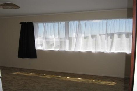 Photo of property in 34a Colchester Crescent, Newlands, Wellington, 6037