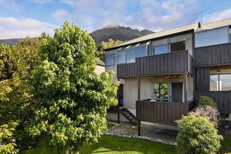 Photo of property in 18a Cameron Place, Fernhill, Queenstown, 9300