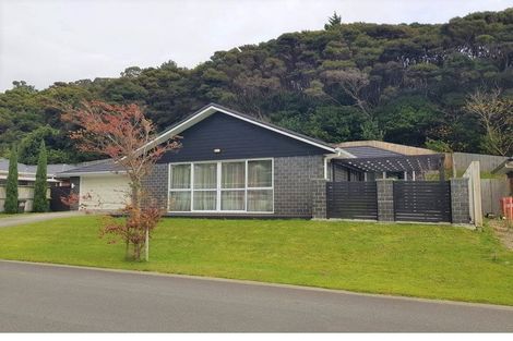 Photo of property in 17 Banks Boulevard, Whitby, Porirua, 5024