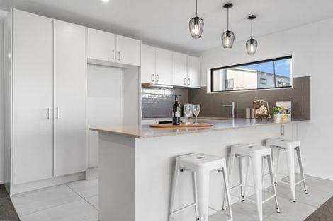 Photo of property in 27 Lili Chen Way, Mangere Bridge, Auckland, 2022