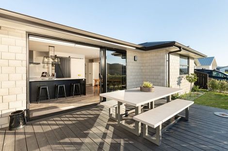 Photo of property in 2 Rotomanu Place, Pyes Pa, Tauranga, 3112