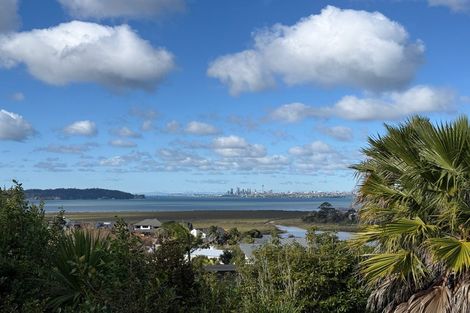 Photo of property in 137 Luckens Road, West Harbour, Auckland, 0618