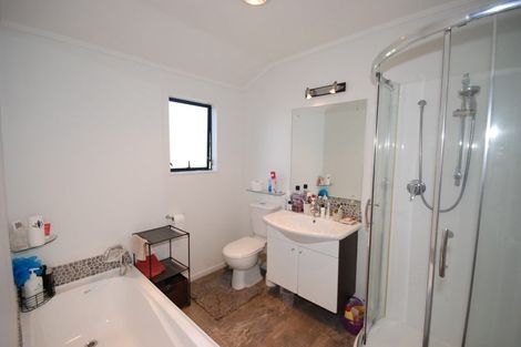 Photo of property in 3/16 Wairakei Street, Greenlane, Auckland, 1051