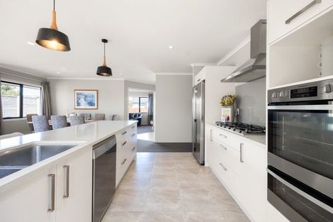 Photo of property in 2 Teatree Close, Huntington, Hamilton, 3210