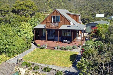 Photo of property in 5 Kaimiko Place, Okiwi Bay, 7193