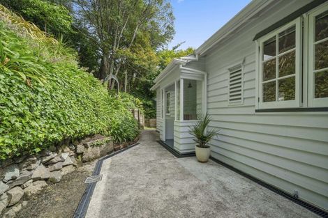 Photo of property in 34 Northland Road, Northland, Wellington, 6012