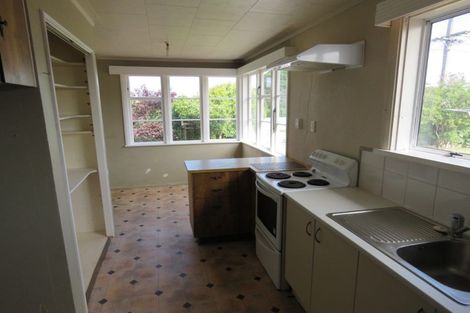 Photo of property in 62 Omata Road, Marfell, New Plymouth, 4310