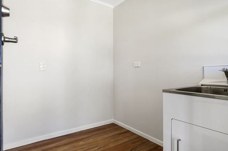 Photo of property in 281 Shakespeare Street, Leamington, Cambridge, 3432