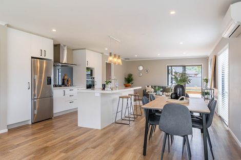 Photo of property in 19 Te Kaeaea Crescent, Wallaceville, Upper Hutt, 5018