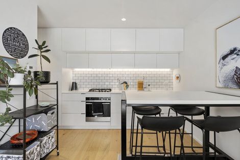 Photo of property in 33 Jean Caldwell Way, Island Bay, Wellington, 6023