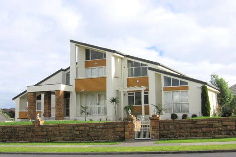 Photo of property in 15 Santa Ana Drive, Shamrock Park, Auckland, 2016