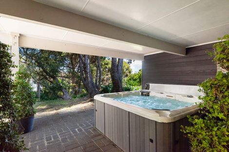 Photo of property in 8 Poaka Place, Beach Haven, Auckland, 0626