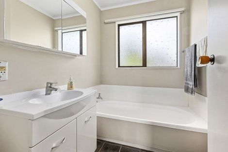 Photo of property in 18 Tobago Crescent, Grenada North, Wellington, 5028