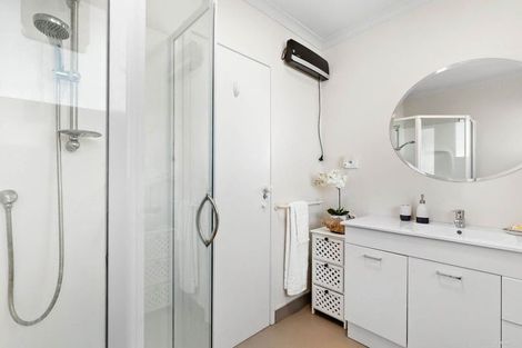 Photo of property in 1/342 Lake Road, Hauraki, Auckland, 0622