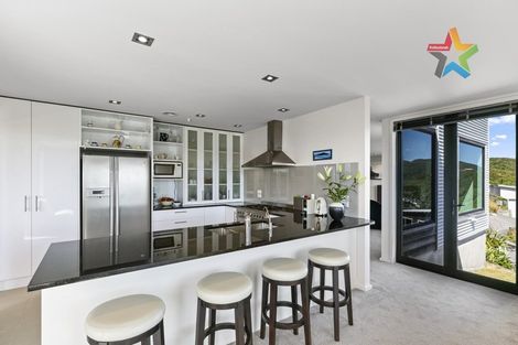 Photo of property in 1 Mewburn Rise, Karori, Wellington, 6012