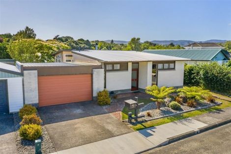 Photo of property in 3 Parera Grove, Heretaunga, Upper Hutt, 5018